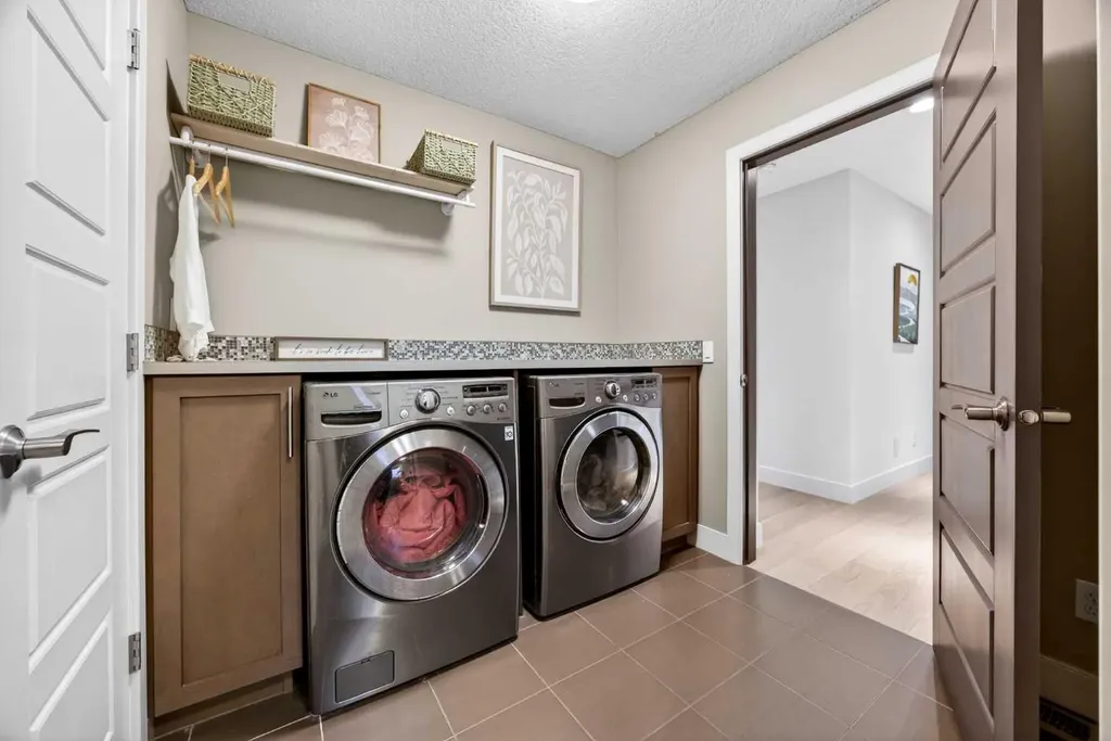 224 Springbluff Heights SW Calgary AB T3H 5B8
