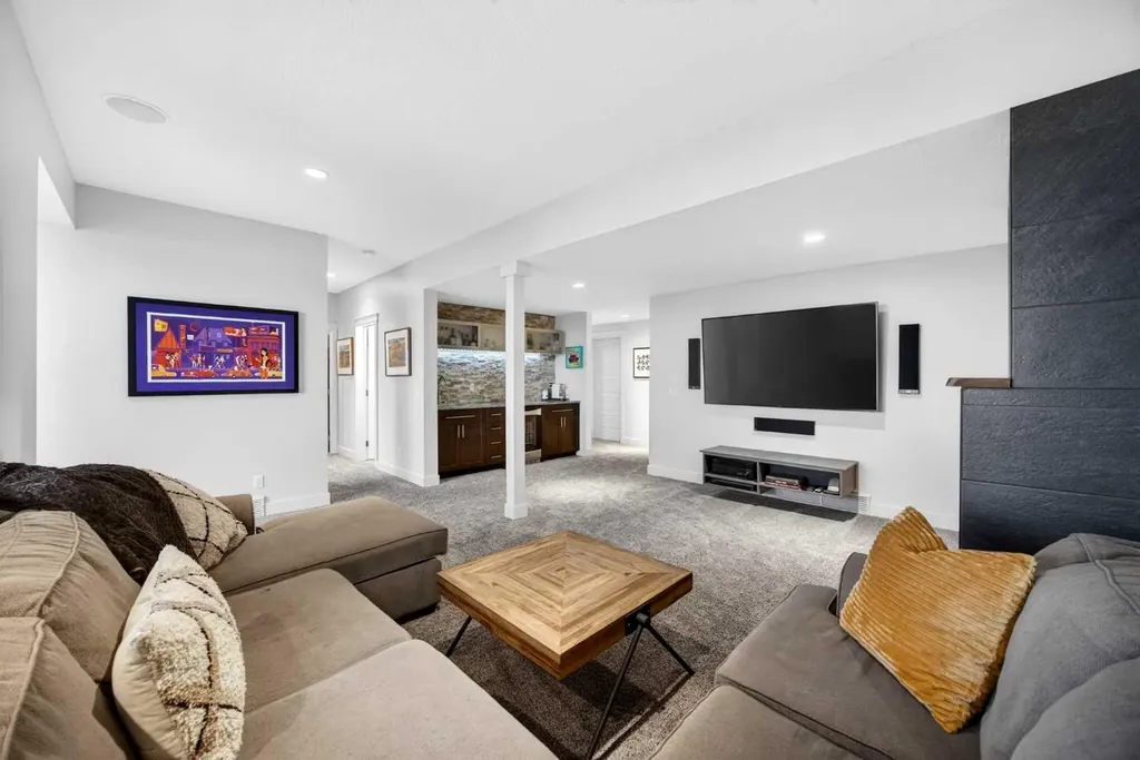 224 Springbluff Heights SW Calgary AB T3H 5B8