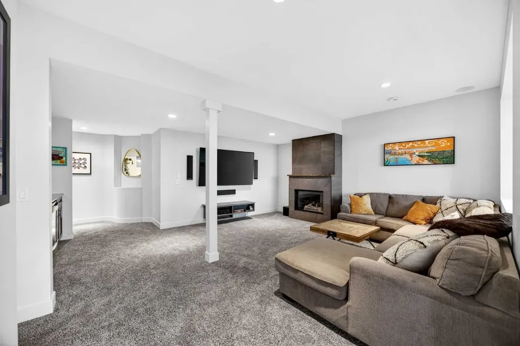 224 Springbluff Heights SW Calgary AB T3H 5B8