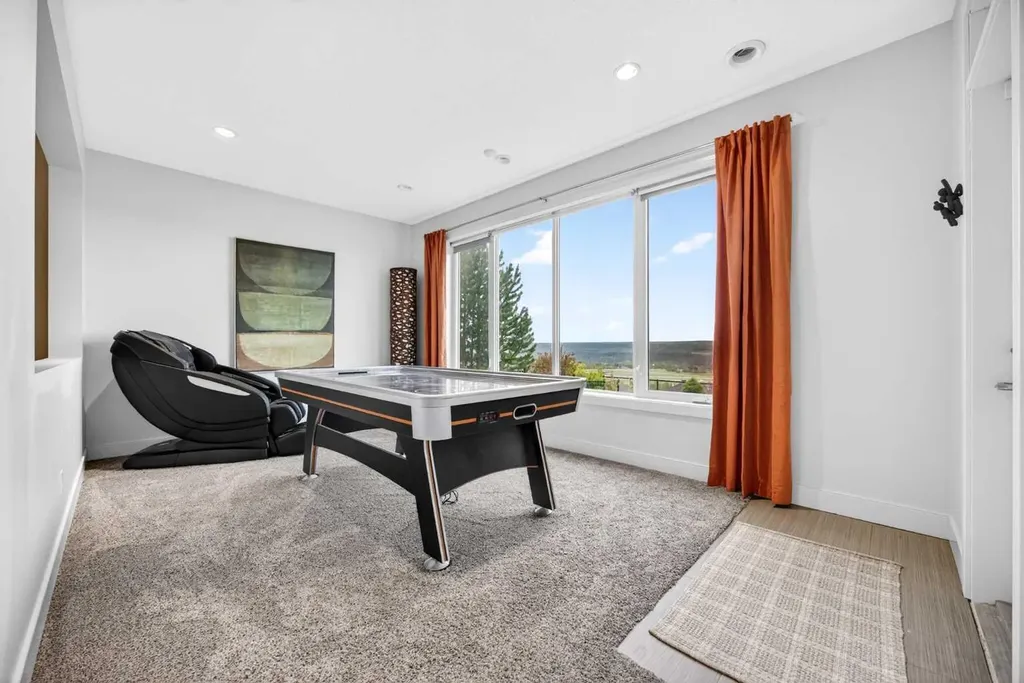 224 Springbluff Heights SW Calgary AB T3H 5B8