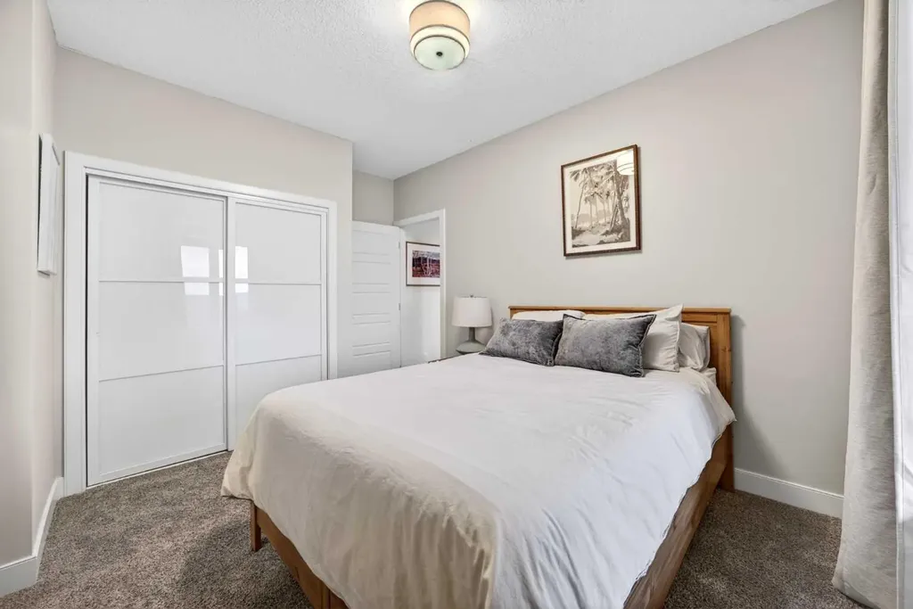224 Springbluff Heights SW Calgary AB T3H 5B8