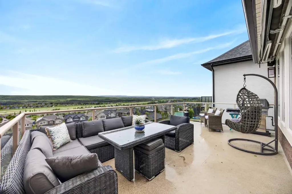 224 Springbluff Heights SW Calgary AB T3H 5B8