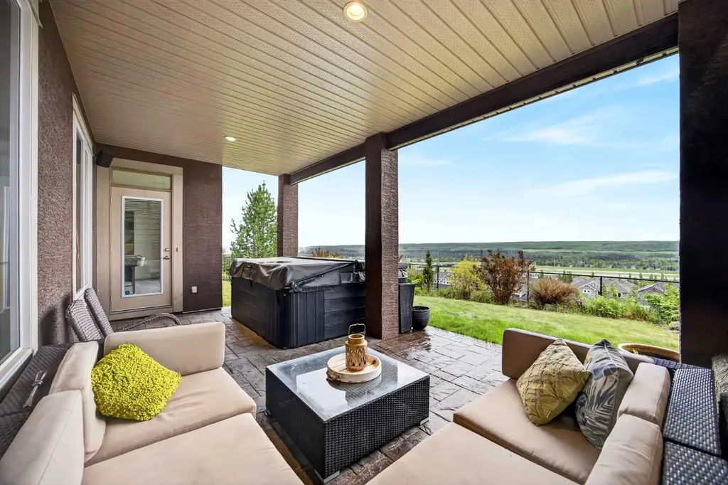 224 Springbluff Heights SW Calgary AB T3H 5B8