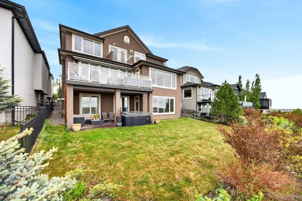 224 Springbluff Heights SW Calgary AB T3H 5B8