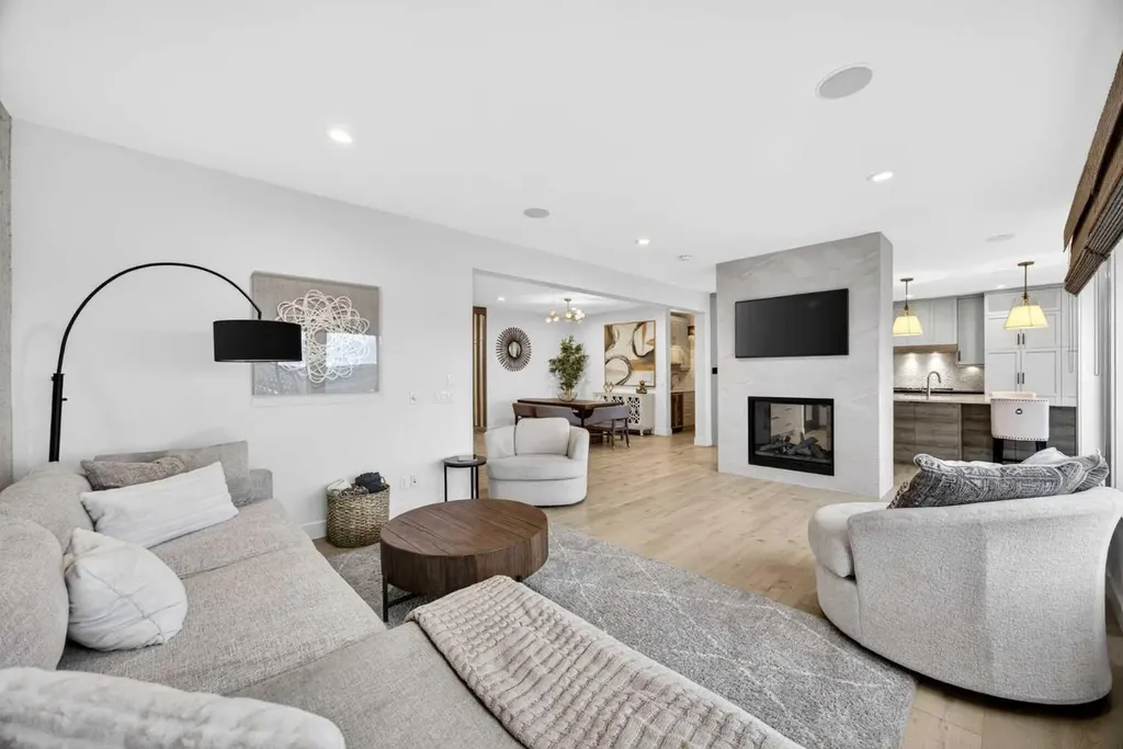 224 Springbluff Heights SW Calgary AB T3H 5B8