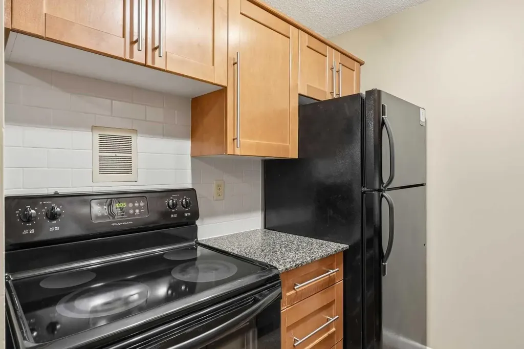 6400 Coach Hill Road SW Calgary AB T3H 1l6
