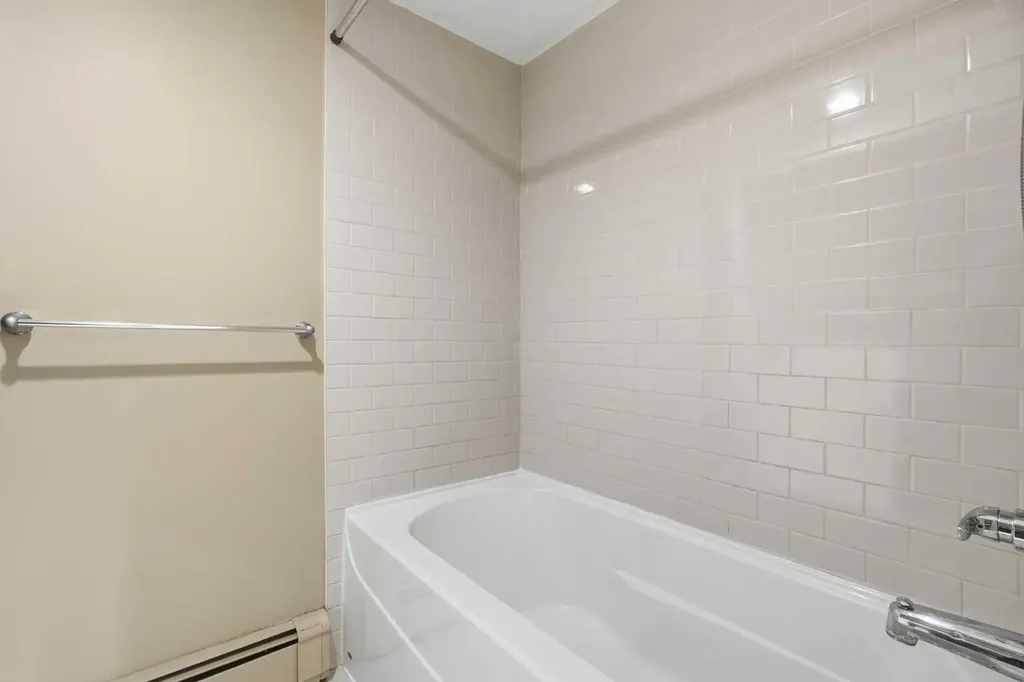 6400 Coach Hill Road SW Calgary AB T3H 1l6