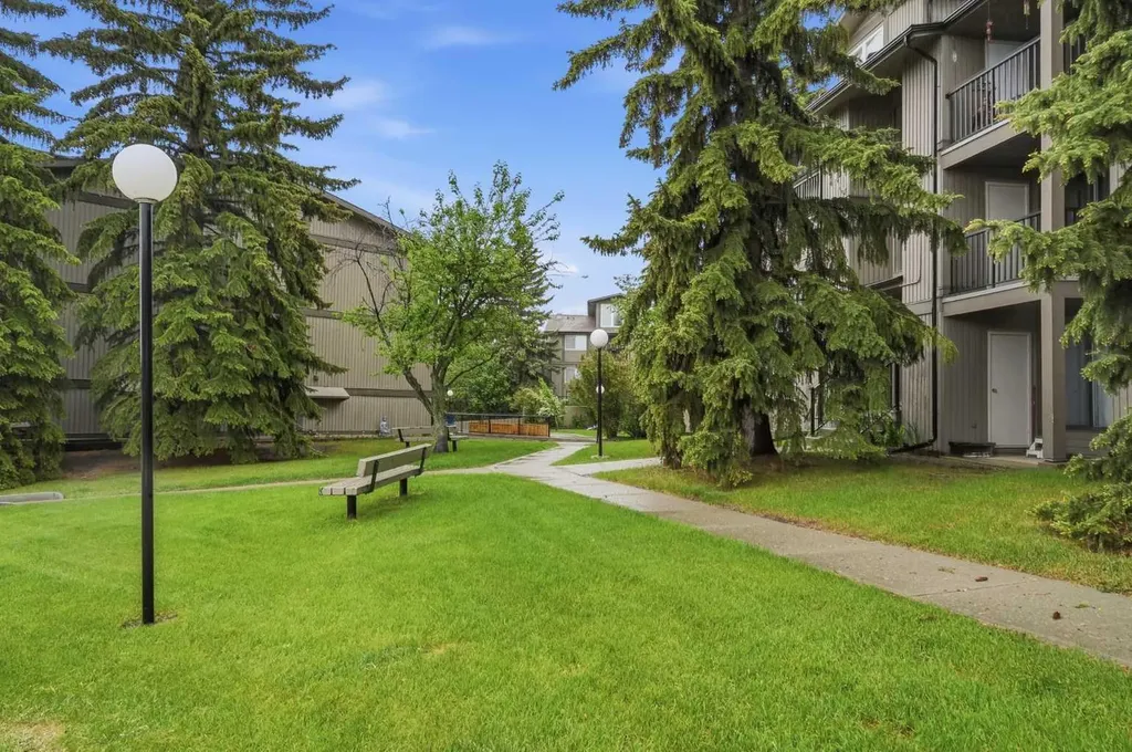 6400 Coach Hill Road SW Calgary AB T3H 1l6
