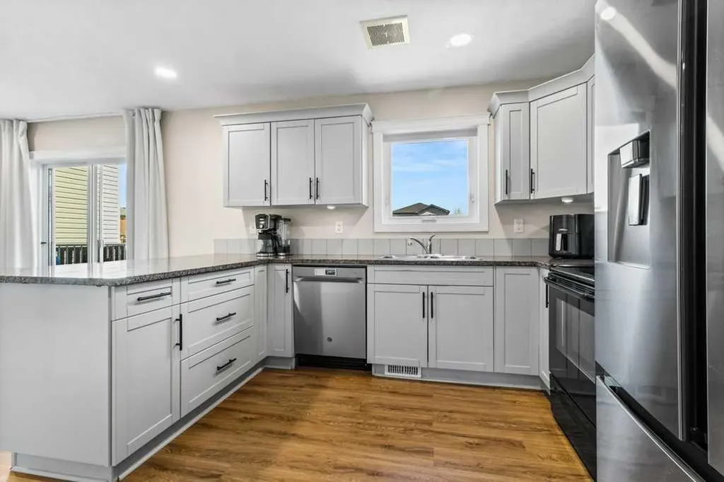 87 Almond Crescent Blackfalds AB T4M 0J5