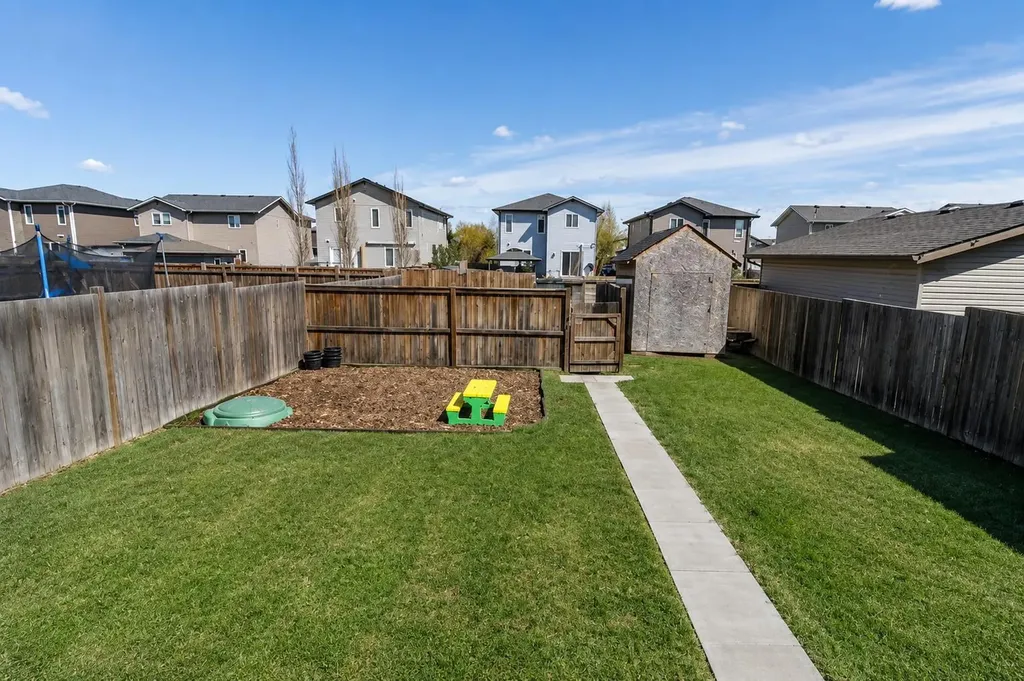 87 Almond Crescent Blackfalds AB T4M 0J5