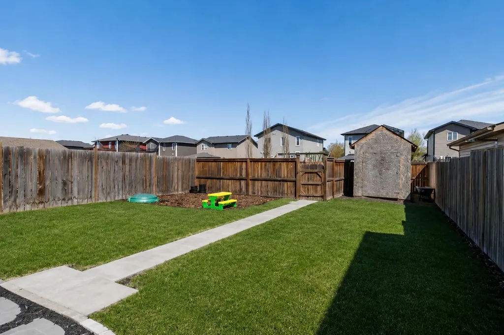 87 Almond Crescent Blackfalds AB T4M 0J5