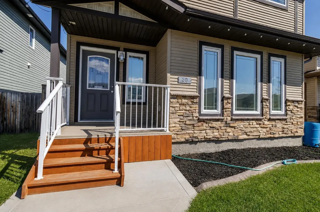 87 Almond Crescent Blackfalds AB T4M 0J5