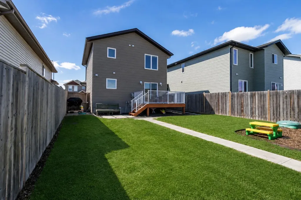 87 Almond Crescent Blackfalds AB T4M 0J5