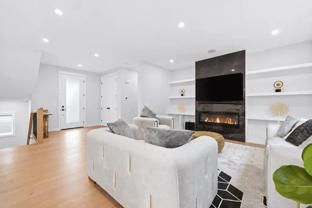 105 Rockhaven Green NW Calgary AB T3G 0C5