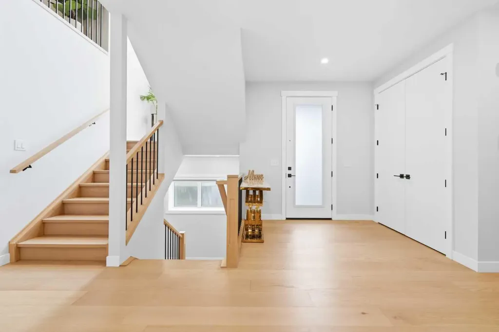 105 Rockhaven Green NW Calgary AB T3G 0C5