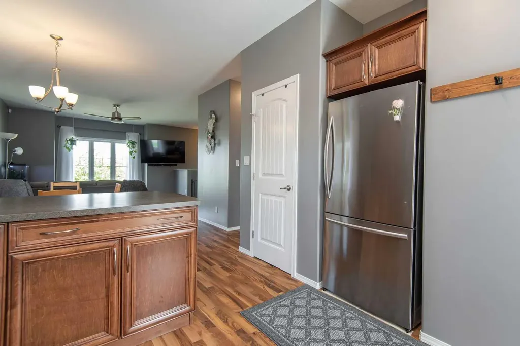 6 Castella Crescent Red Deer AB T4P 0L4