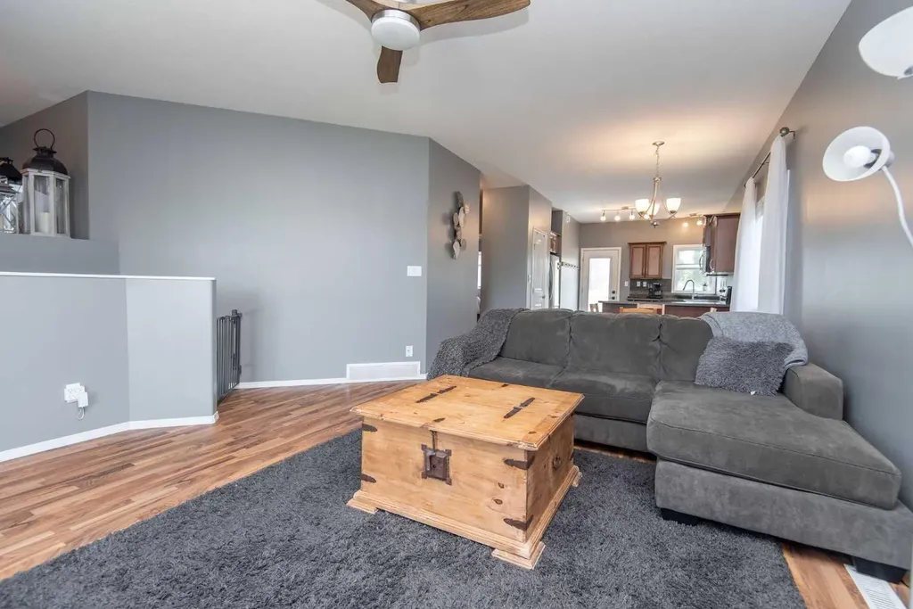 6 Castella Crescent Red Deer AB T4P 0L4