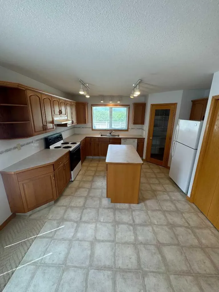 22 Julia Place Didsbury AB T0M 0W0