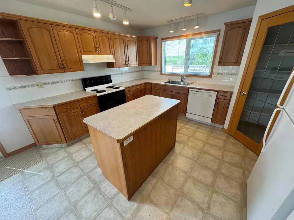 22 Julia Place Didsbury AB T0M 0W0