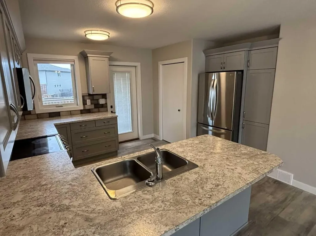 727 Cypress Lane Springbrook AB T4S 0N9