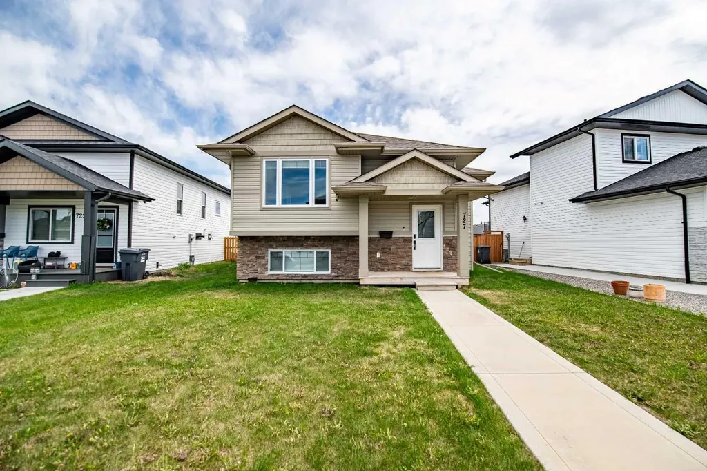 727 Cypress Lane Springbrook AB T4S 0N9