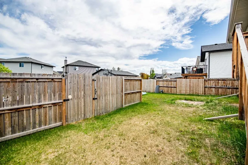 727 Cypress Lane Springbrook AB T4S 0N9