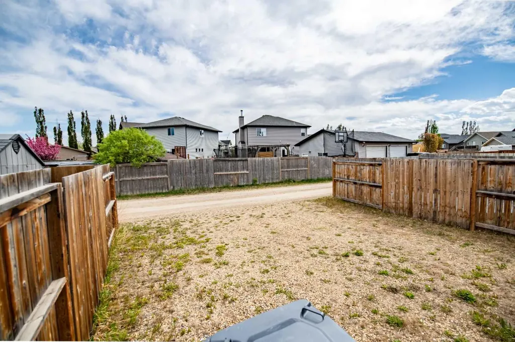 727 Cypress Lane Springbrook AB T4S 0N9