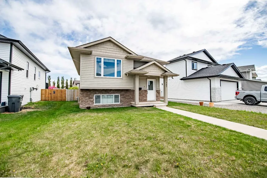 727 Cypress Lane Springbrook AB T4S 0N9