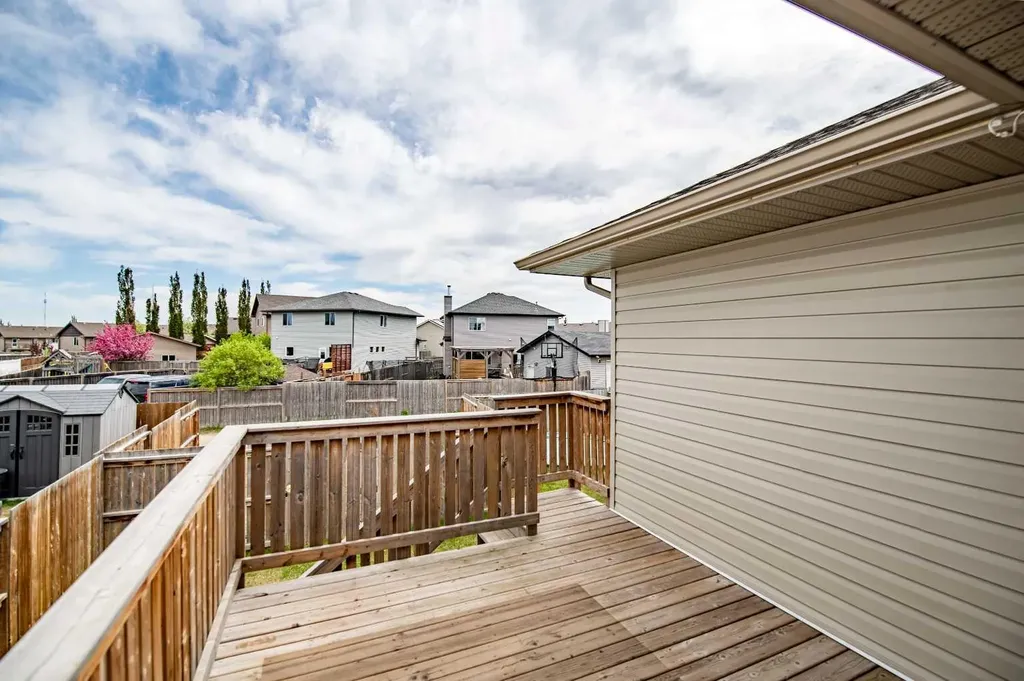 727 Cypress Lane Springbrook AB T4S 0N9