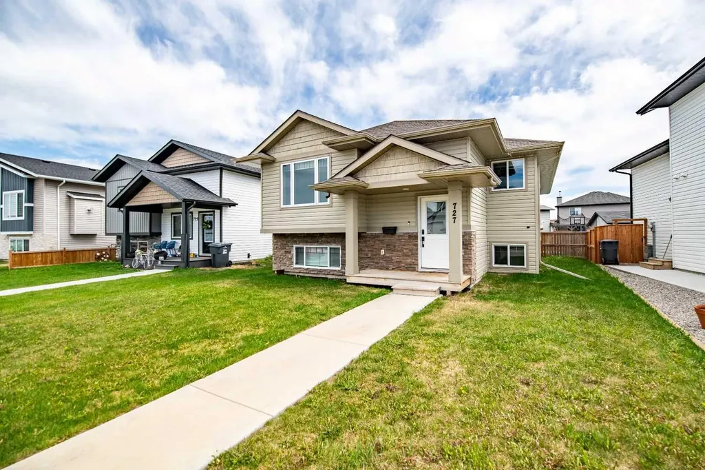 727 Cypress Lane Springbrook AB T4S 0N9