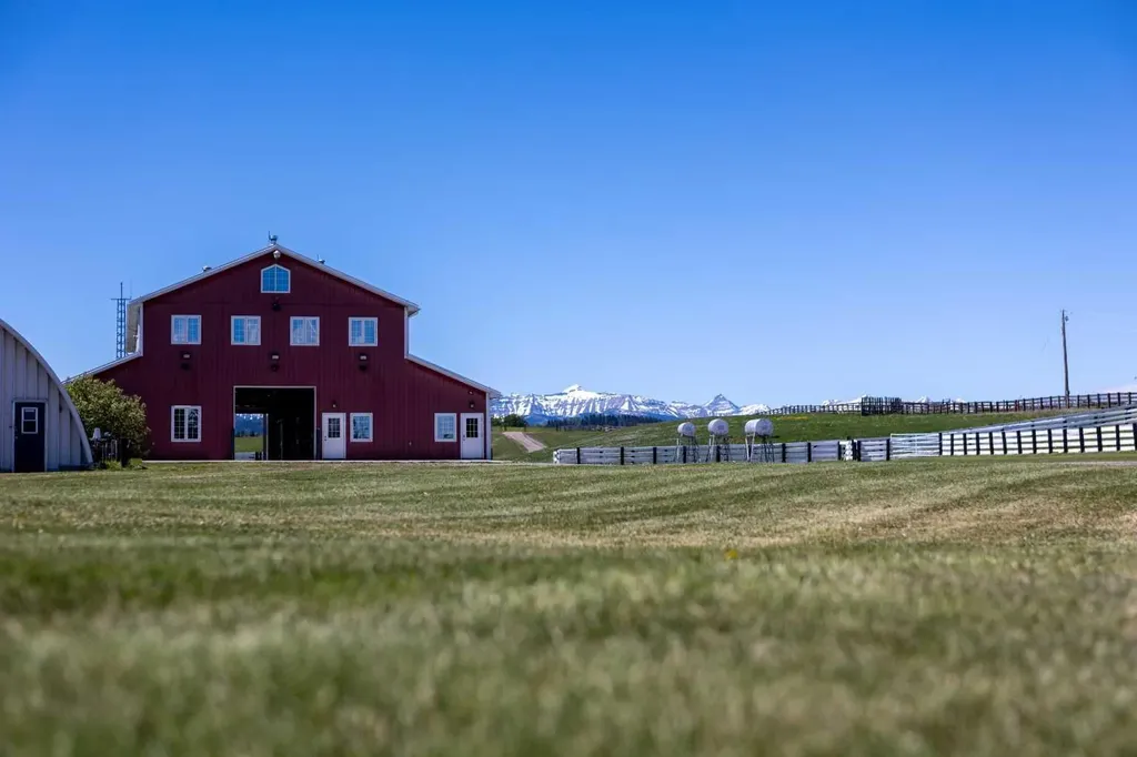 224253 434 Avenue West Rural Foothills County AB T0L2A0