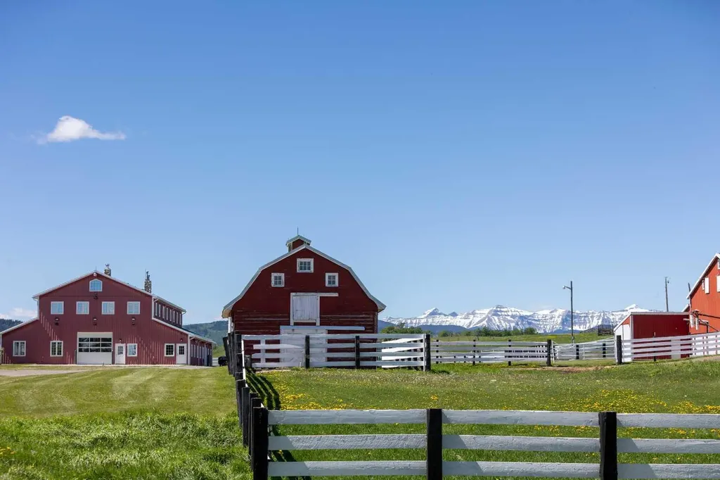 224253 434 Avenue West Rural Foothills County AB T0L2A0