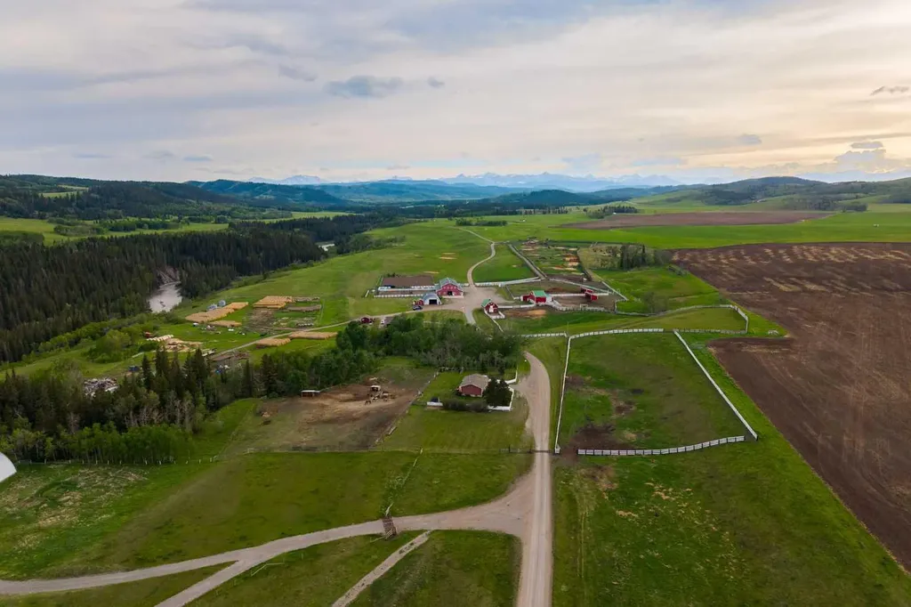224253 434 Avenue West Rural Foothills County AB T0L2A0