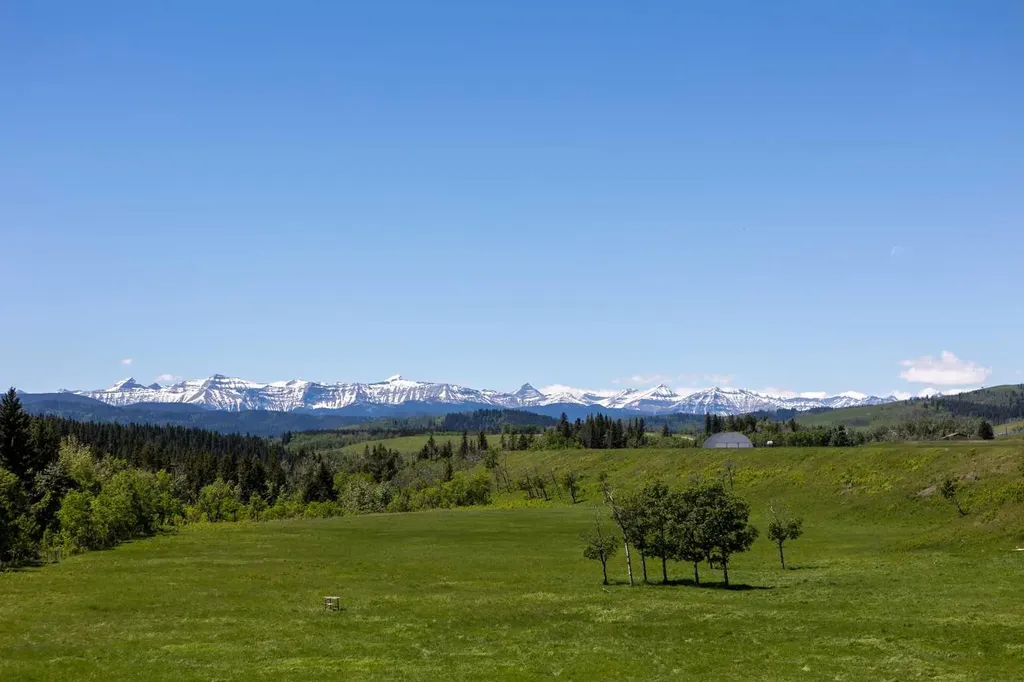 224253 434 Avenue West Rural Foothills County AB T0L2A0
