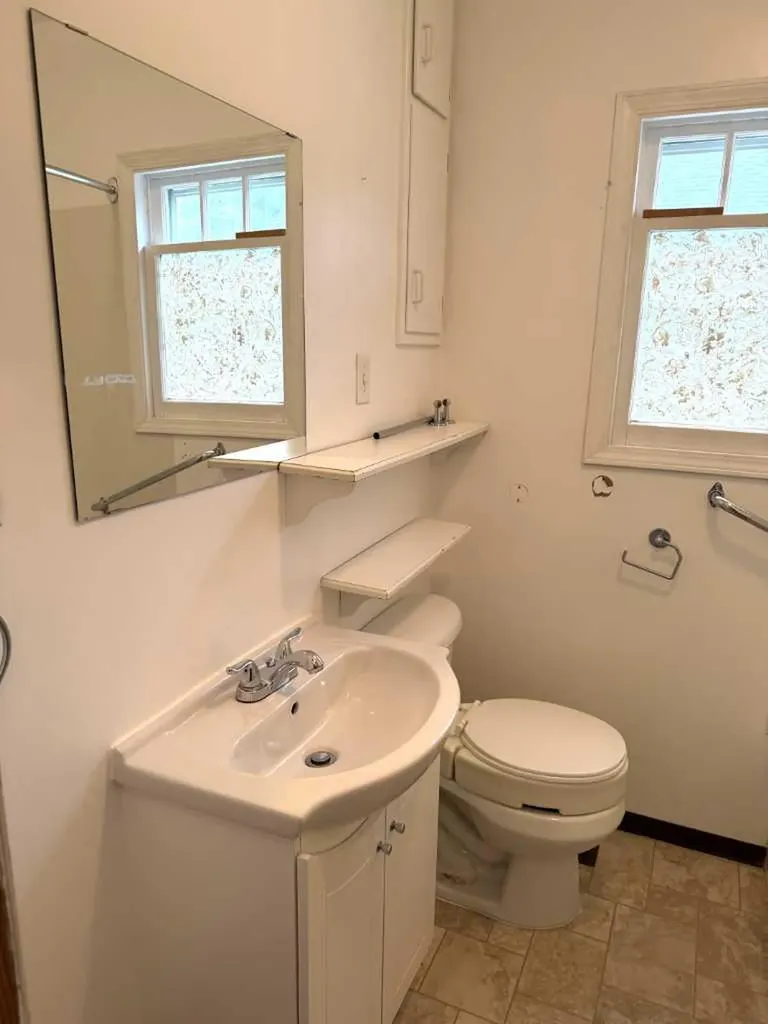 46 2 Street NW Medicine Hat AB T1A 6J1