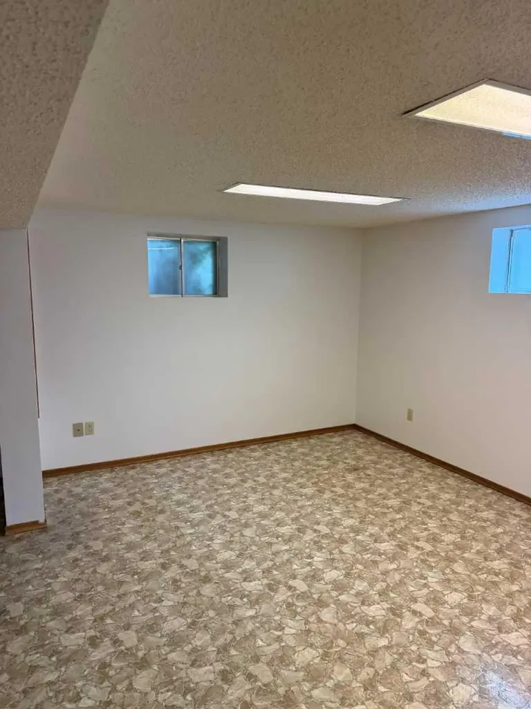 46 2 Street NW Medicine Hat AB T1A 6J1