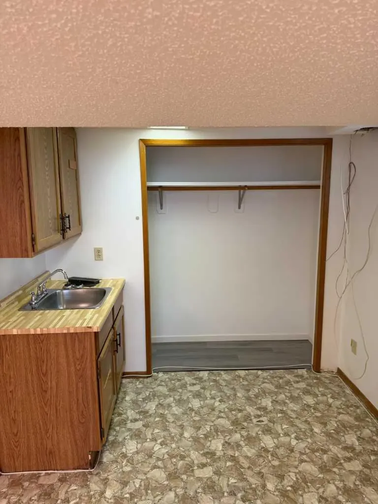 46 2 Street NW Medicine Hat AB T1A 6J1
