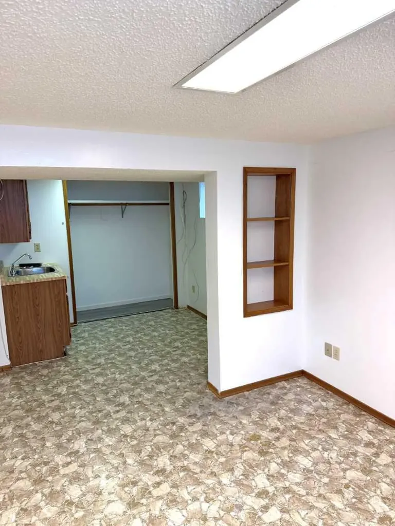 46 2 Street NW Medicine Hat AB T1A 6J1