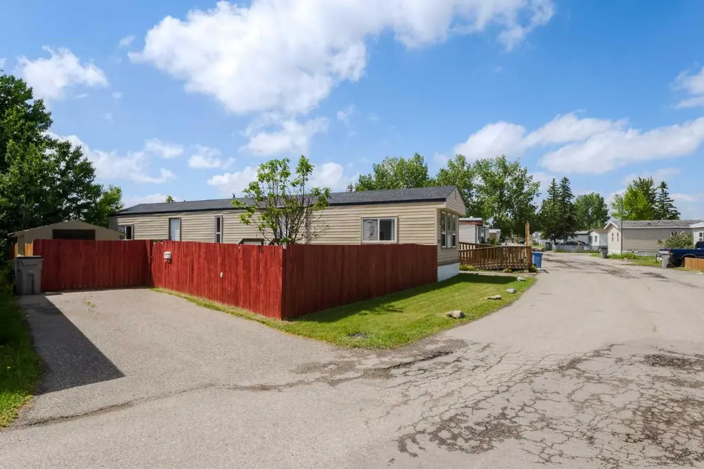 6220 17 Avenue SE Calgary AB T2A 0W6