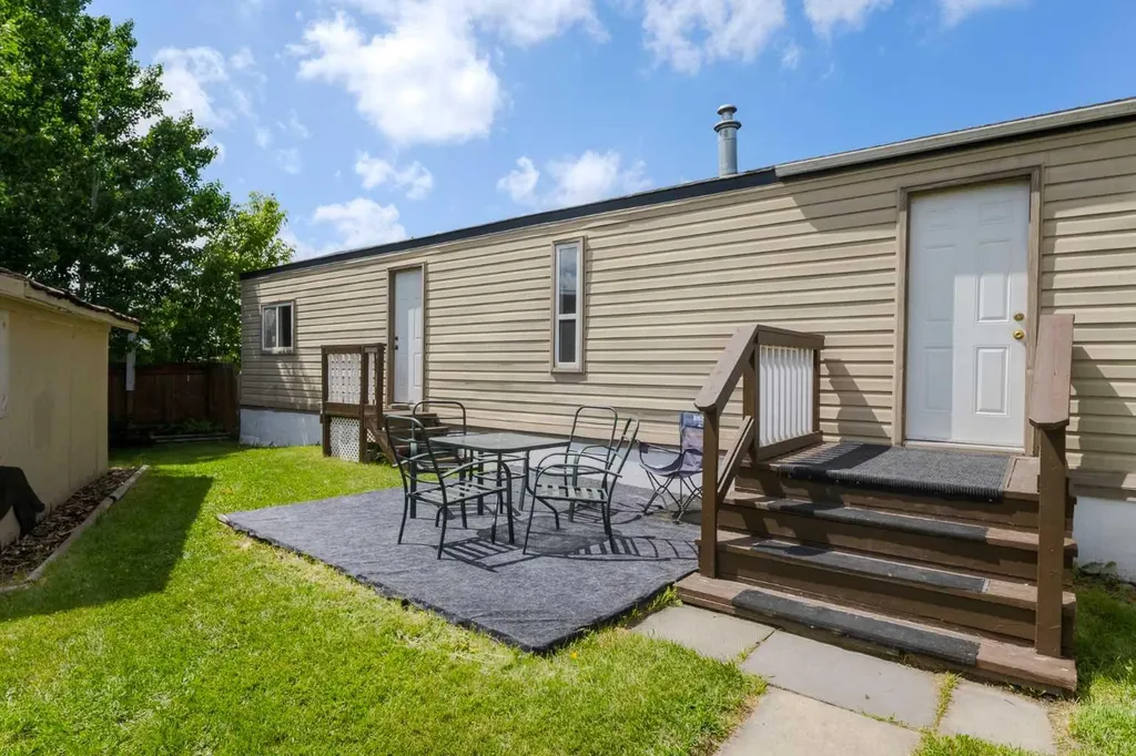 6220 17 Avenue SE Calgary AB T2A 0W6