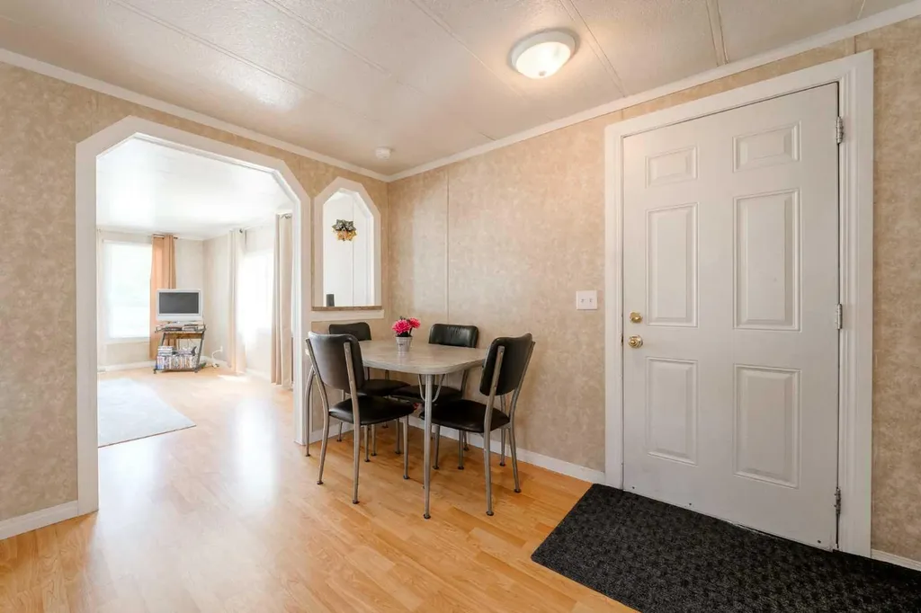 6220 17 Avenue SE Calgary AB T2A 0W6