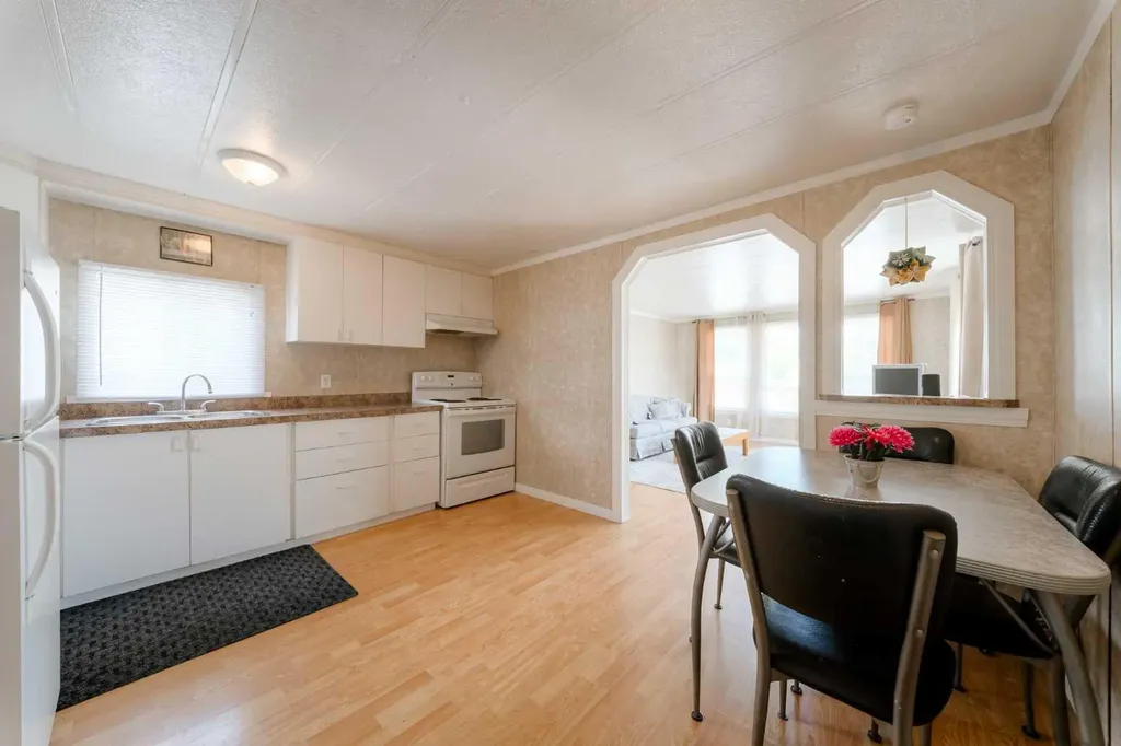 6220 17 Avenue SE Calgary AB T2A 0W6