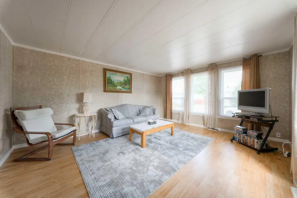 6220 17 Avenue SE Calgary AB T2A 0W6