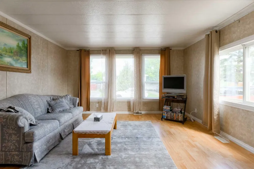 6220 17 Avenue SE Calgary AB T2A 0W6