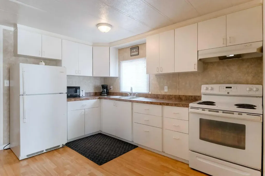6220 17 Avenue SE Calgary AB T2A 0W6