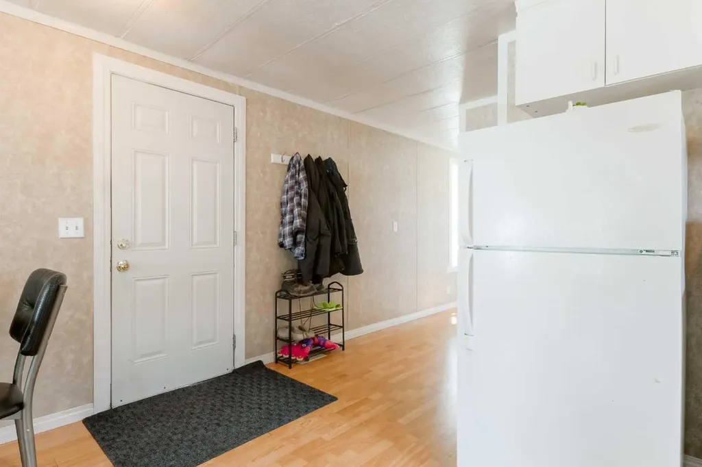 6220 17 Avenue SE Calgary AB T2A 0W6