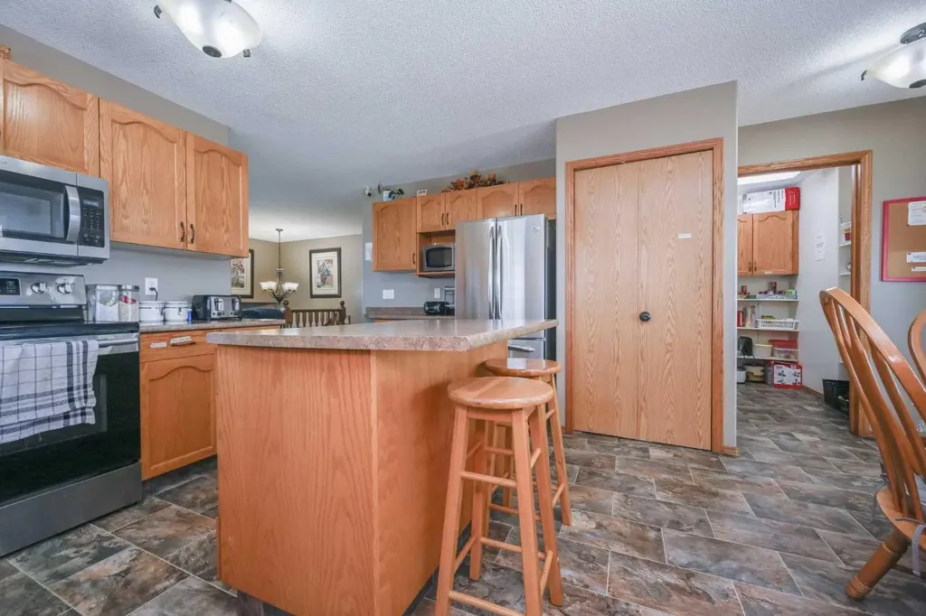 12017 95b Street Grande Prairie AB T8V 6X7