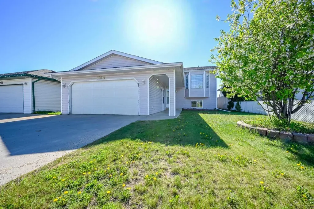 12017 95b Street Grande Prairie AB T8V 6X7