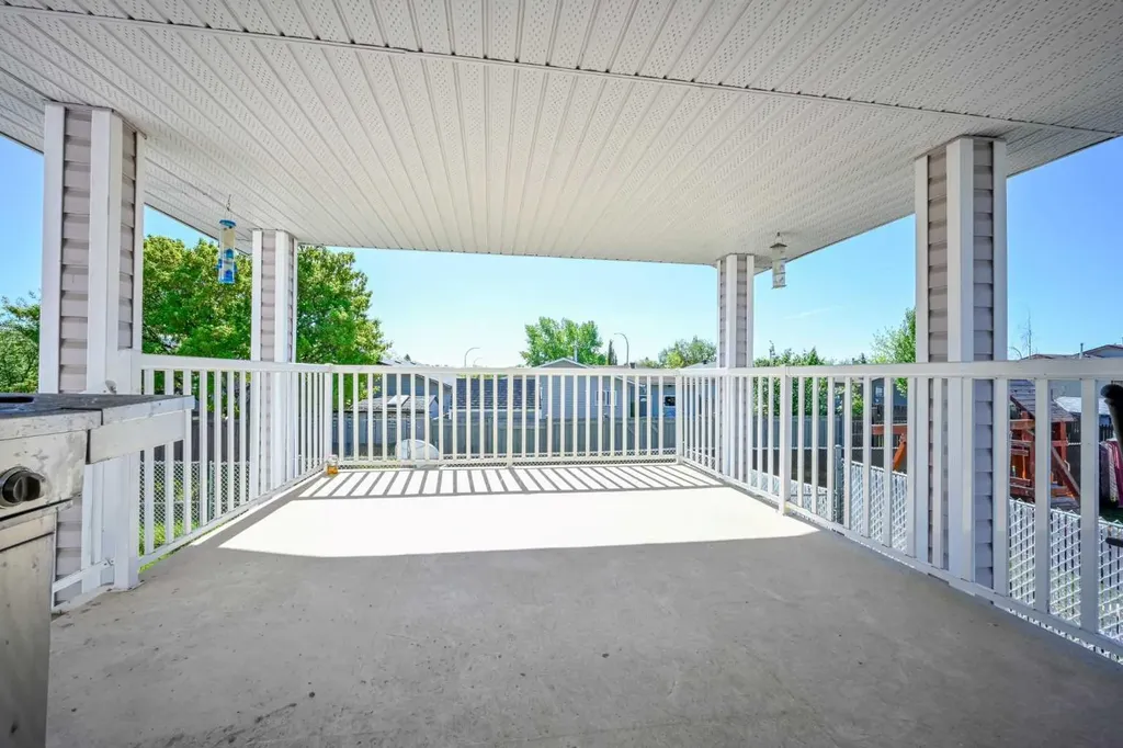 12017 95b Street Grande Prairie AB T8V 6X7