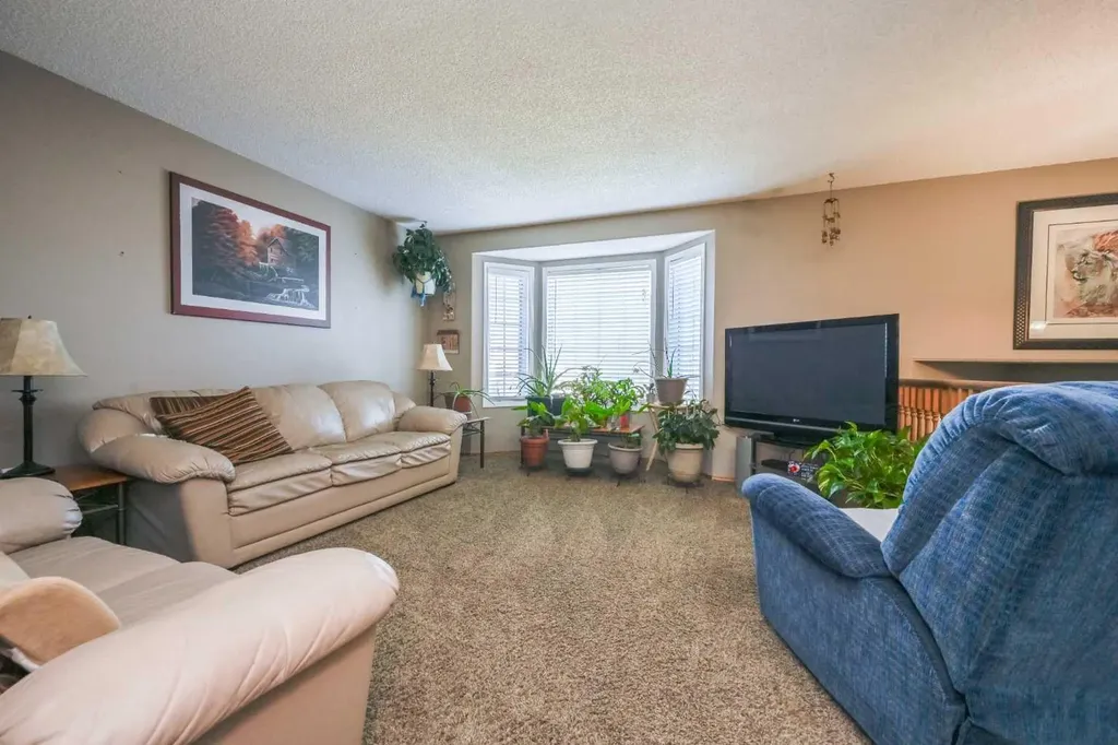 12017 95b Street Grande Prairie AB T8V 6X7